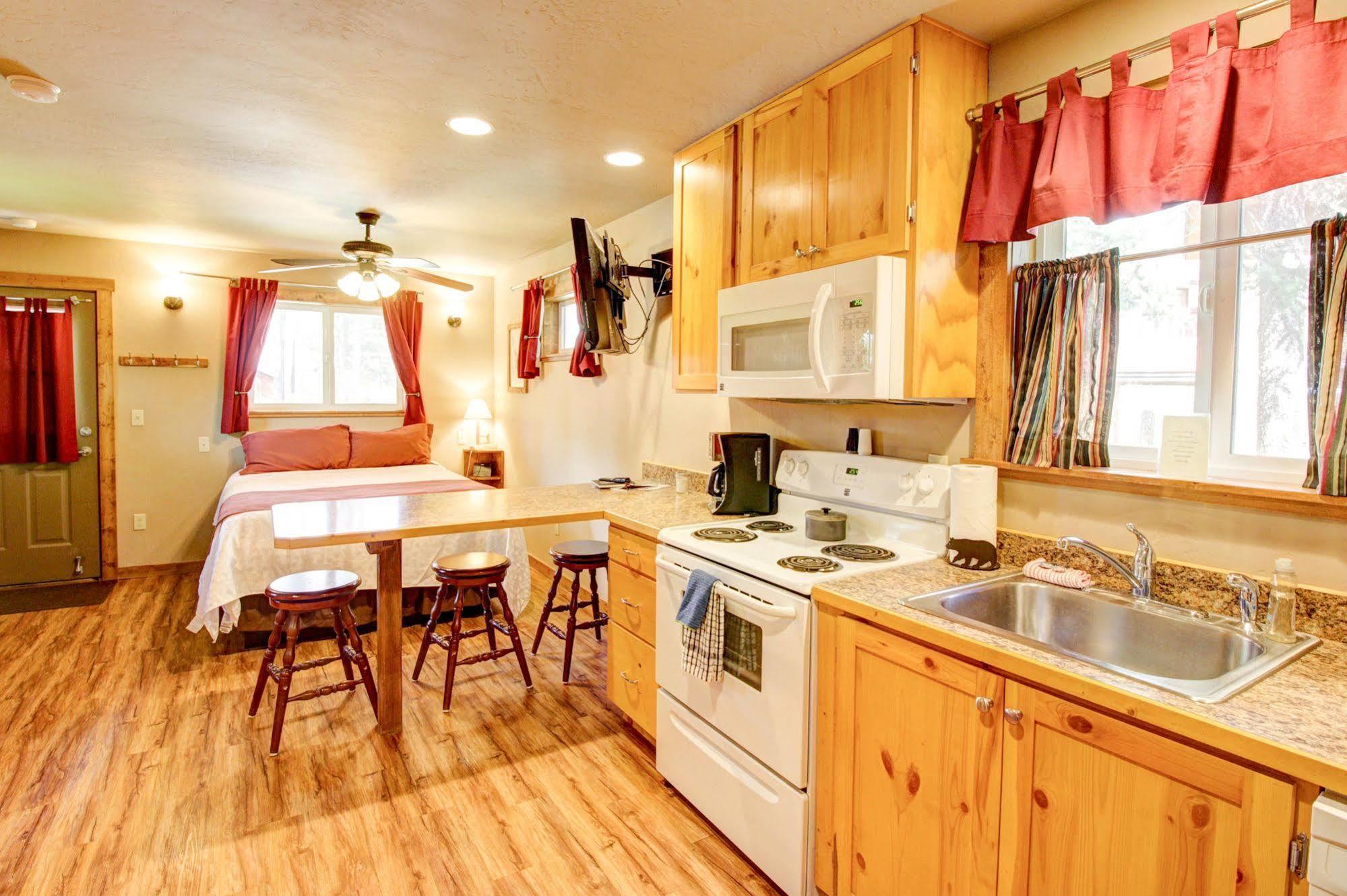 Historic Tamarack Lodge Hungry Horse Eksteriør bilde